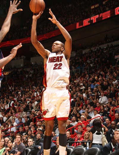 既有数据依 既有数据依