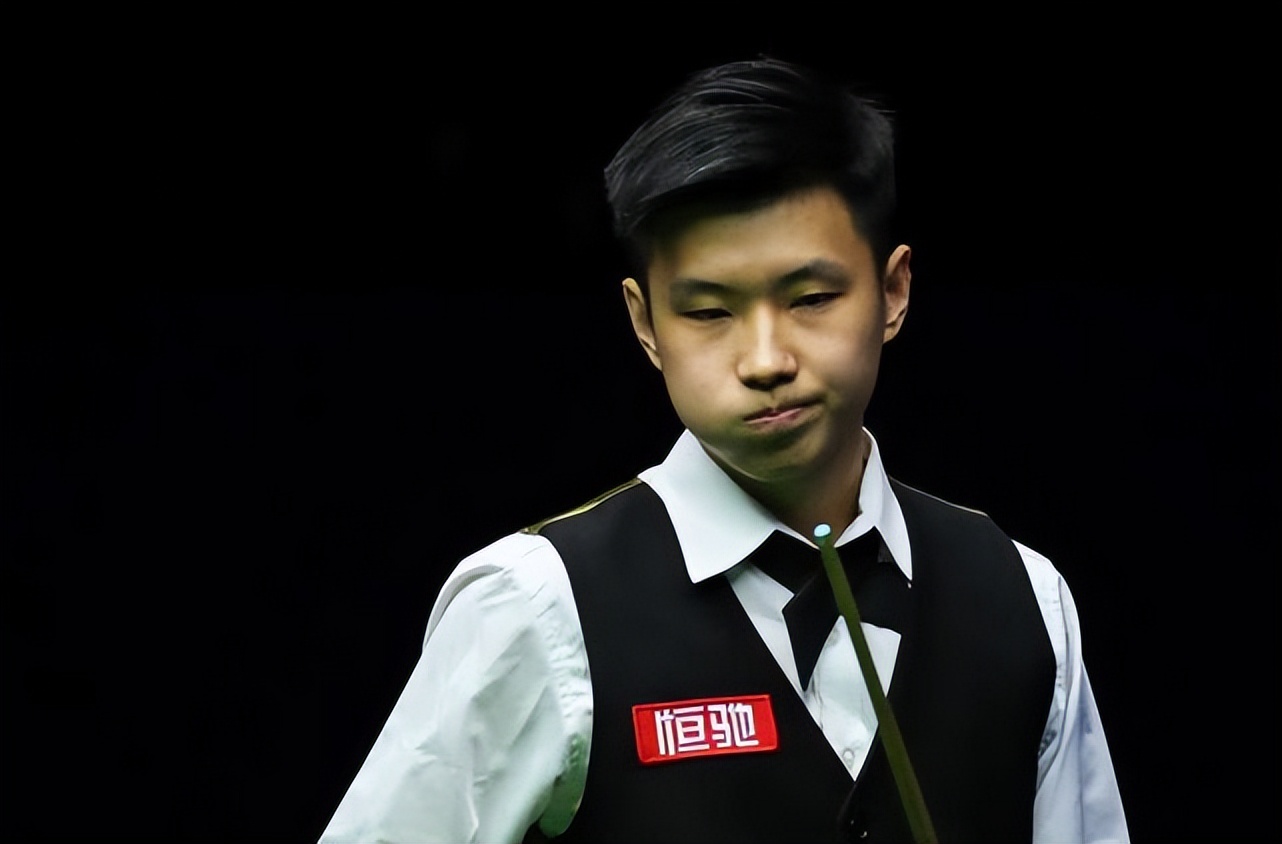 依旧保持领 依旧保持领