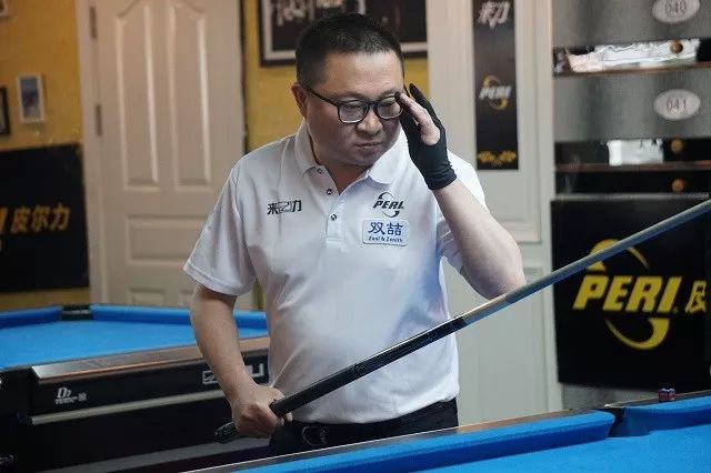 教练根据对 教练根据对